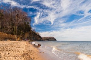 Beach and cliffs on the Chesapeake Bay at Calvert Cliffs State Park, Maryland.