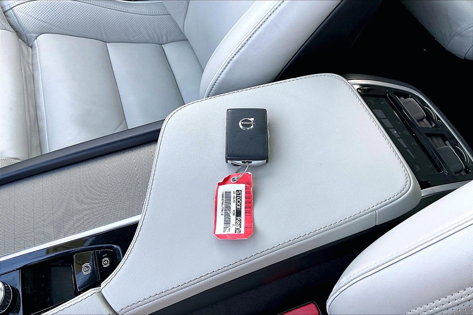 2022 Volvo XC90 Recharge Plug-In Hybrid R-Design