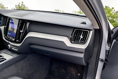 2025 Volvo XC60 Plus