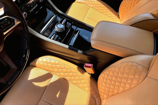 2023 Jeep Grand Cherokee L Summit V8 REAR ENTERTAINMENT