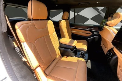 2023 Jeep Grand Cherokee L Summit V8 REAR ENTERTAINMENT