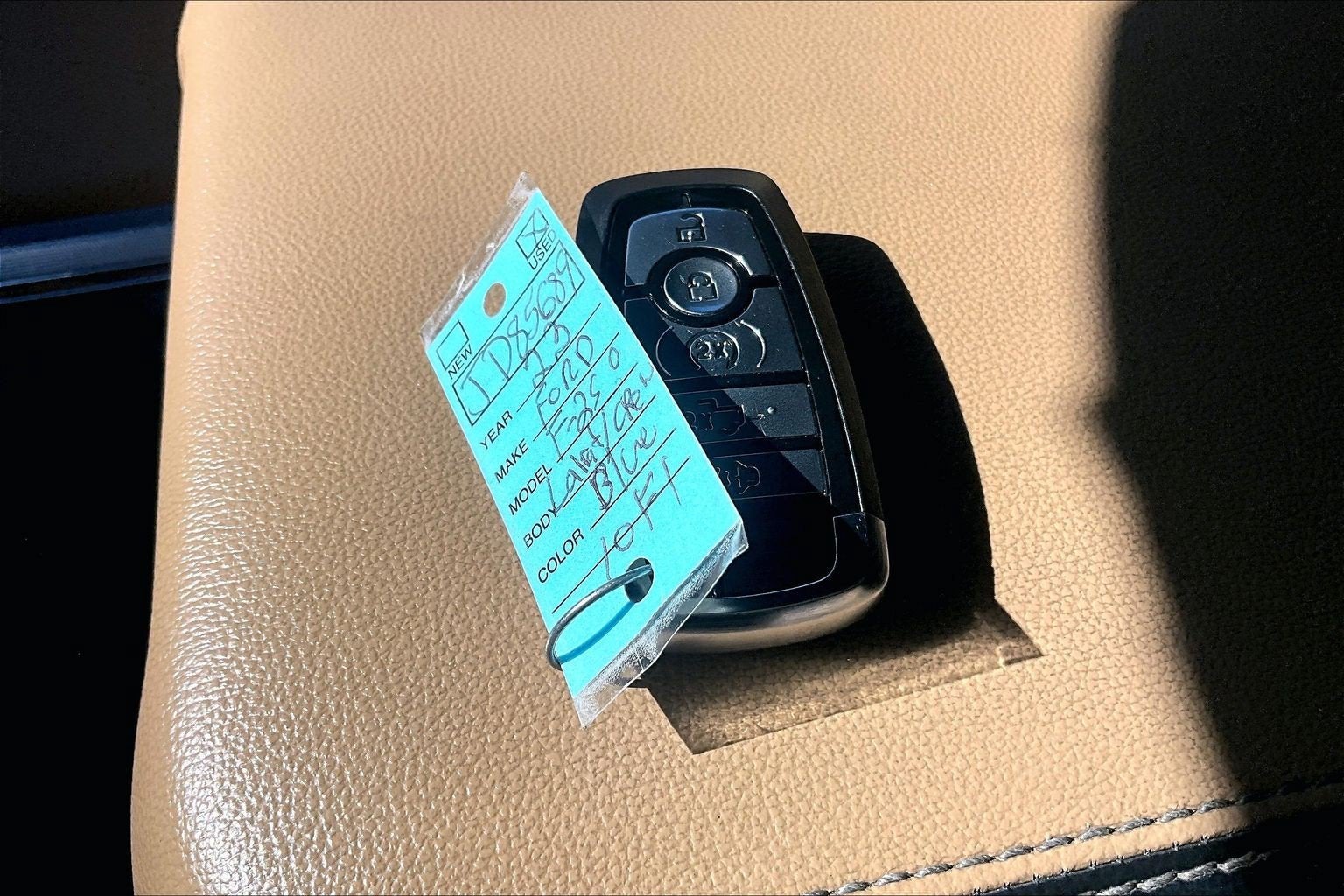 2023 Ford Super Duty F-250 SRW LARIAT TREMOR