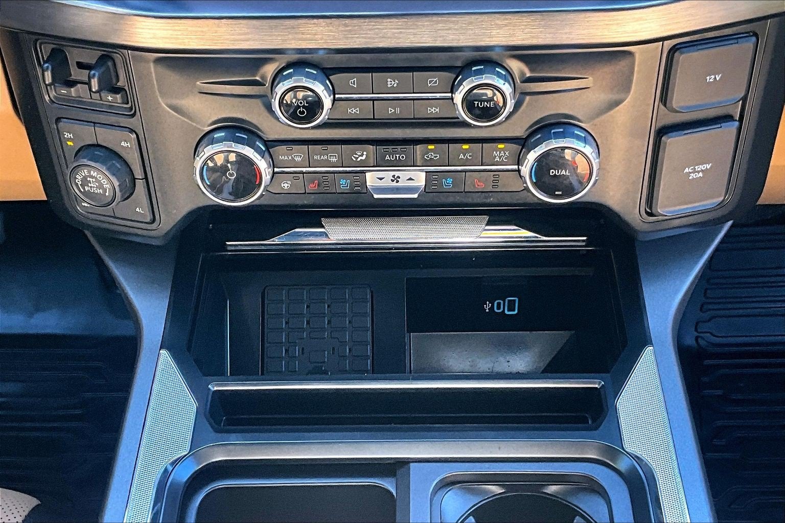 2023 Ford Super Duty F-250 SRW LARIAT TREMOR