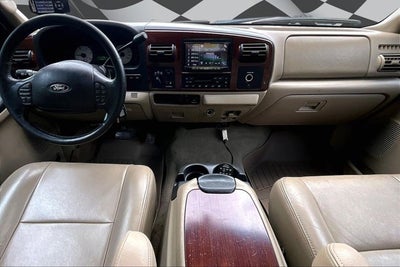 2005 Ford Super Duty F-350 DRW Lariat