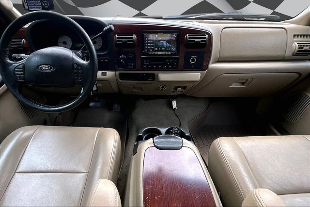 2005 Ford Super Duty F-350 DRW Lariat