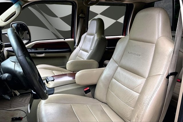 2005 Ford Super Duty F-350 DRW Lariat