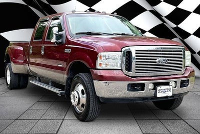 2005 Ford Super Duty F-350 DRW Lariat
