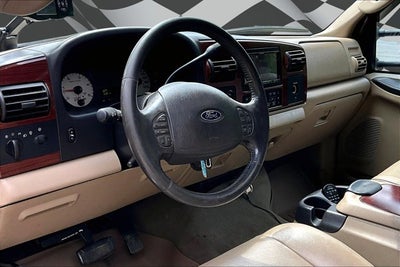 2005 Ford Super Duty F-350 DRW Lariat