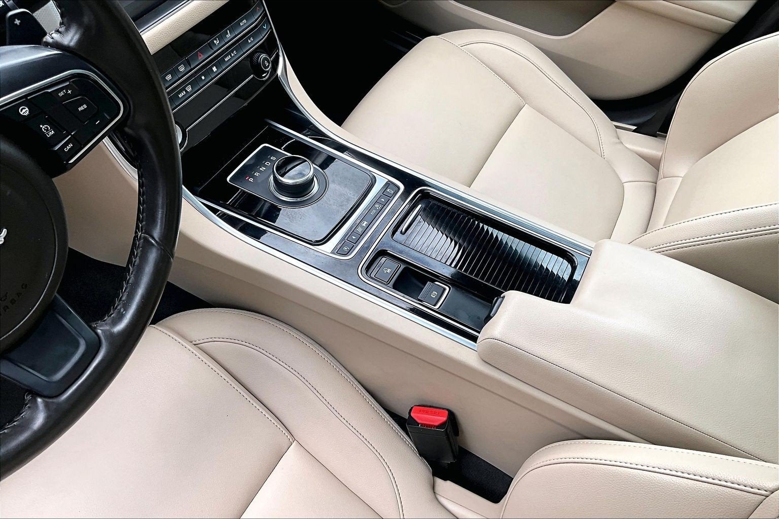 2017 Jaguar XF 35t Premium