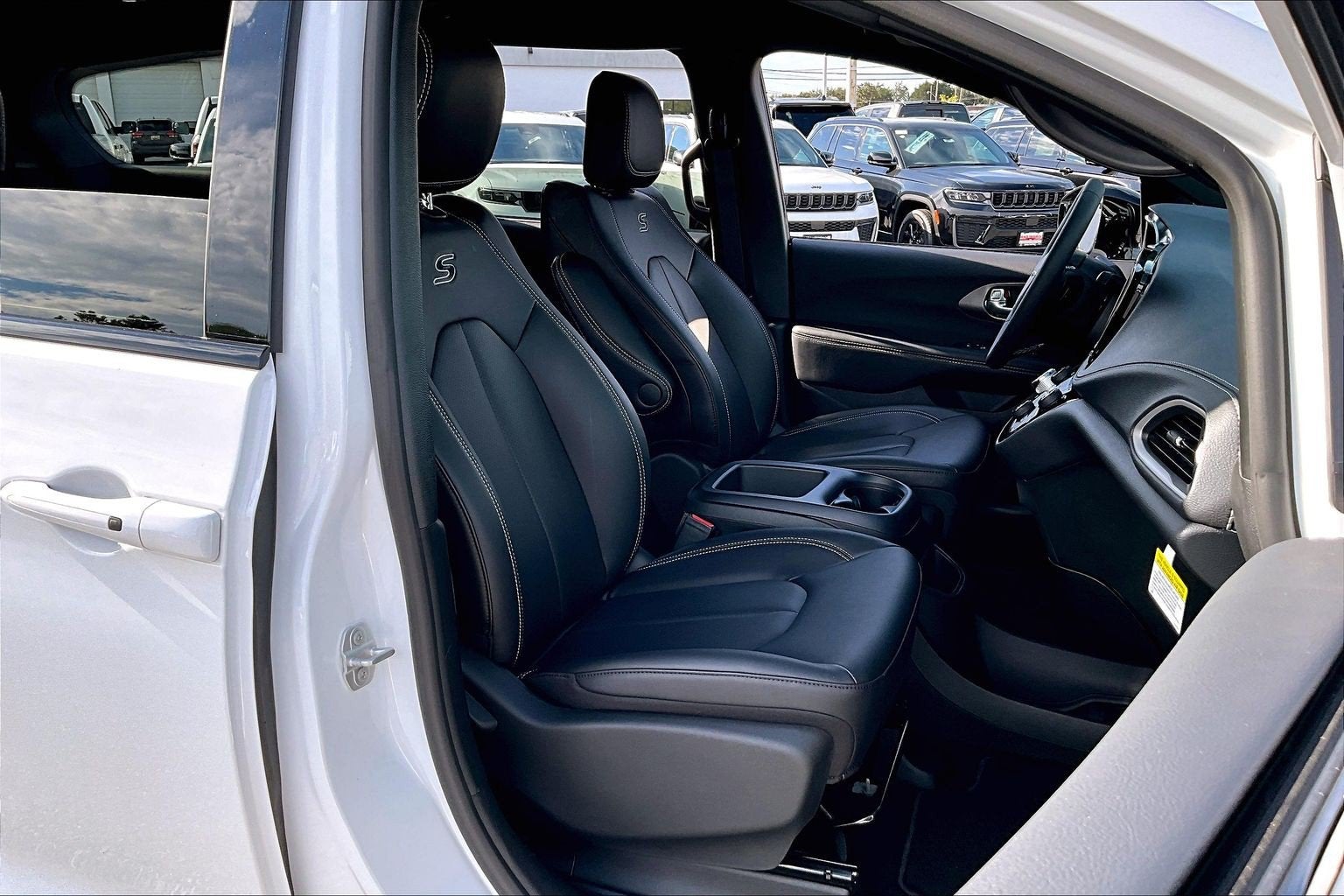 2026 Chrysler Pacifica Select
