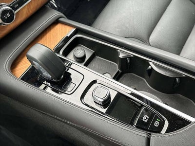 2024 Volvo XC90 B5 Plus Bright Theme