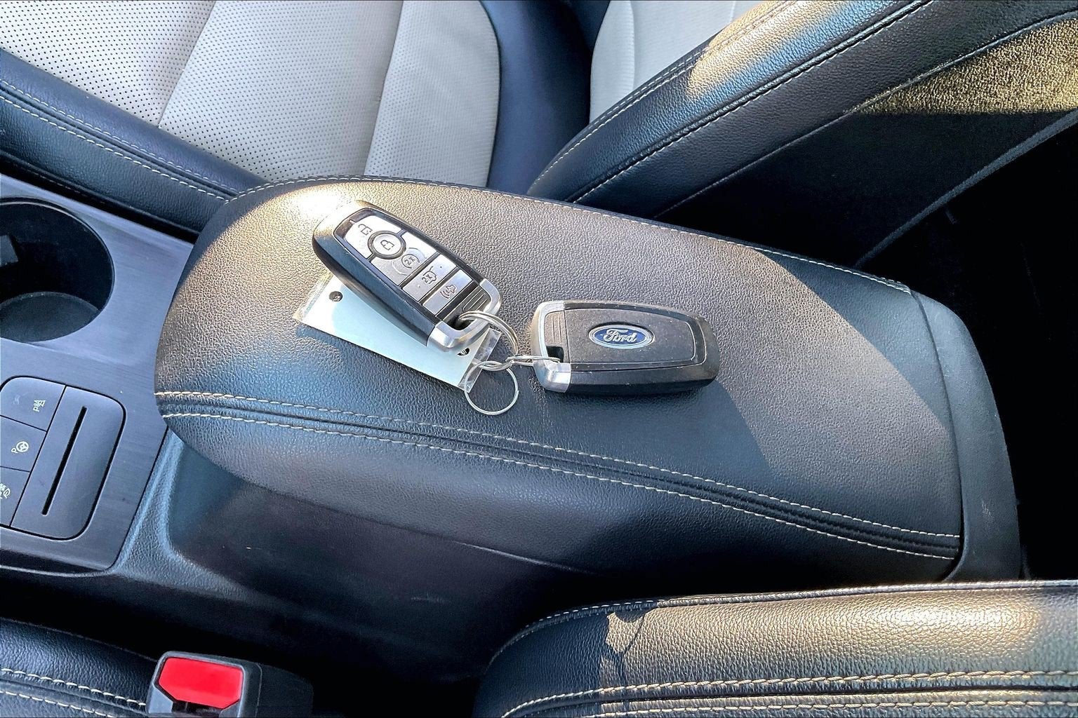 2022 Ford Escape Titanium Hybrid