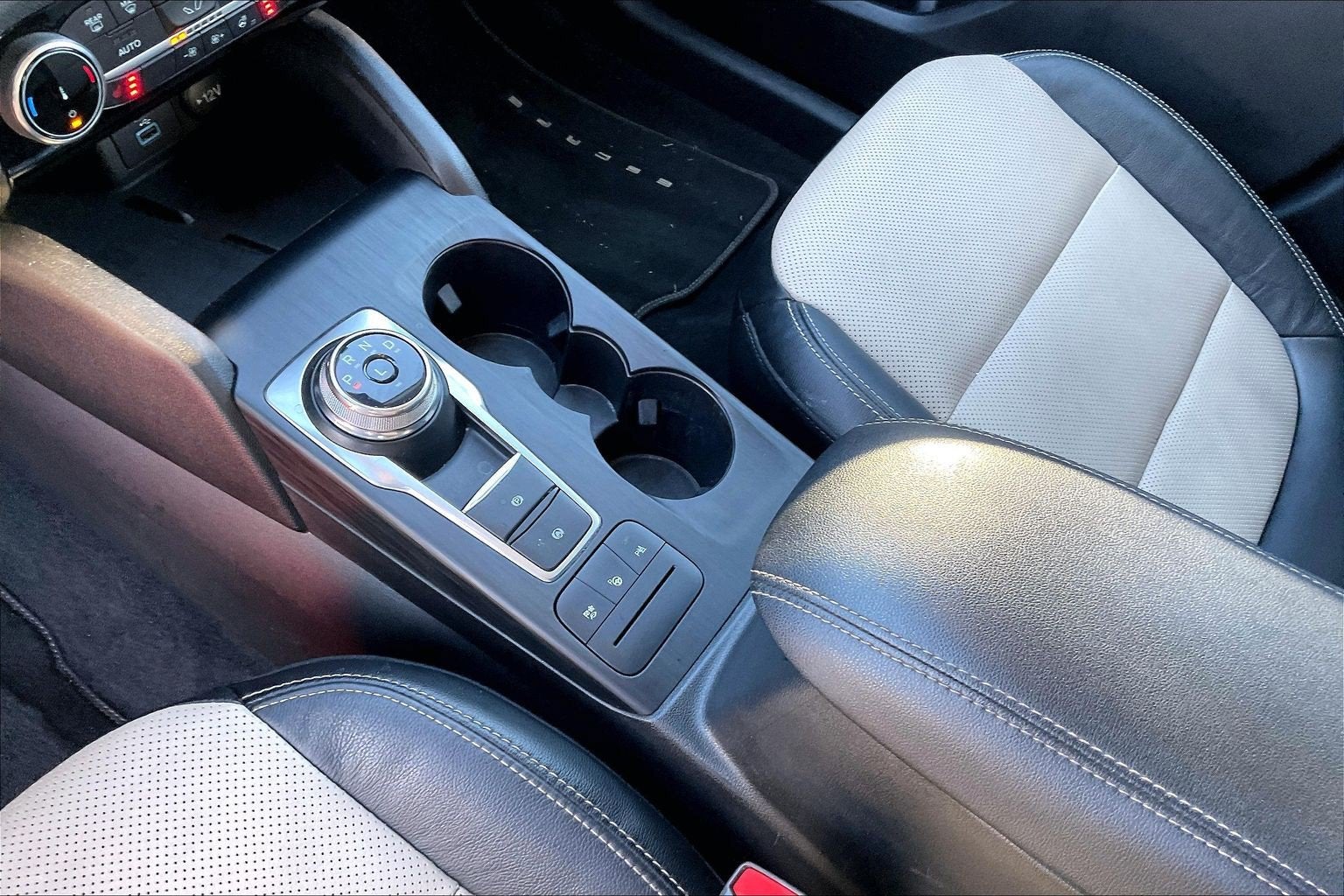 2022 Ford Escape Titanium Hybrid