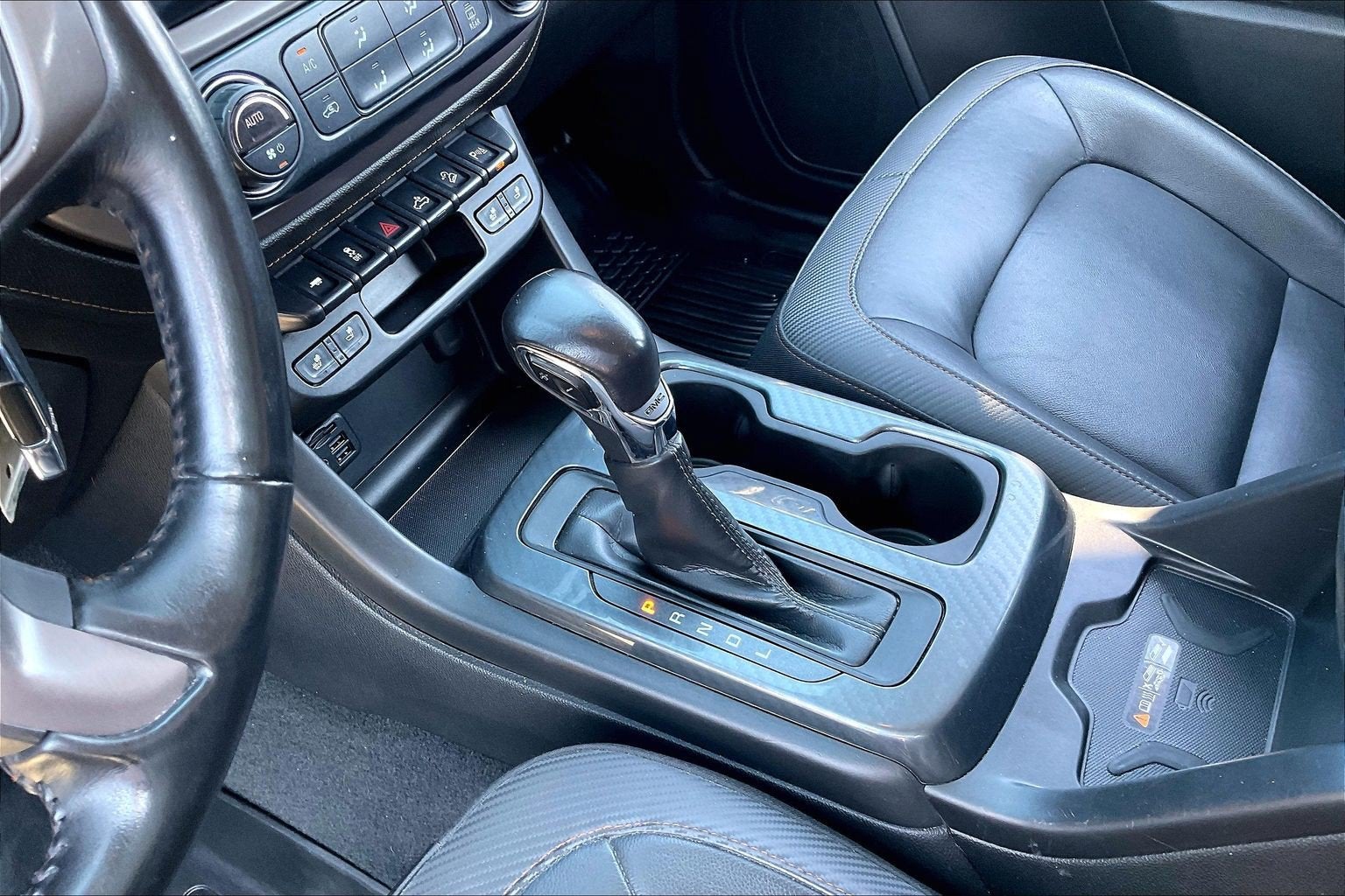 2022 GMC Canyon 4WD AT4 w/Leather