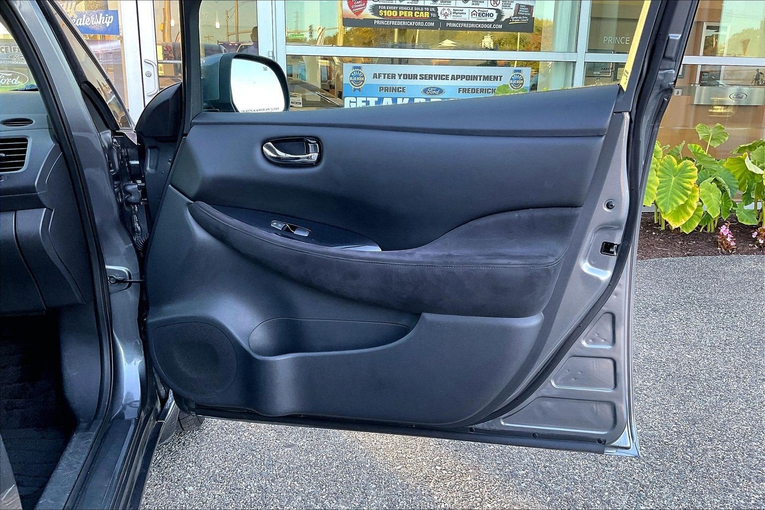 2015 Nissan LEAF SV