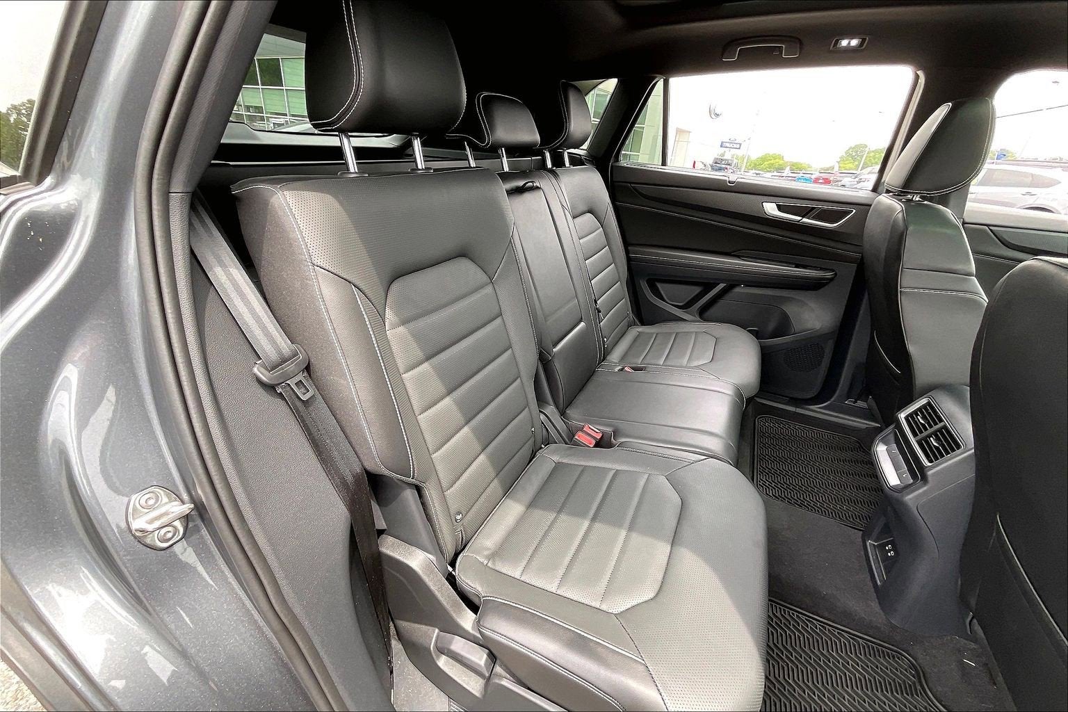 2024 Volkswagen Atlas Cross Sport 2.0T SEL R-Line