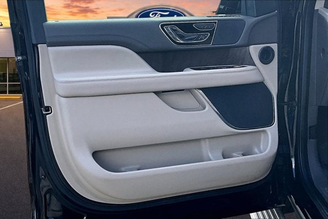 2022 Lincoln Navigator L Reserve