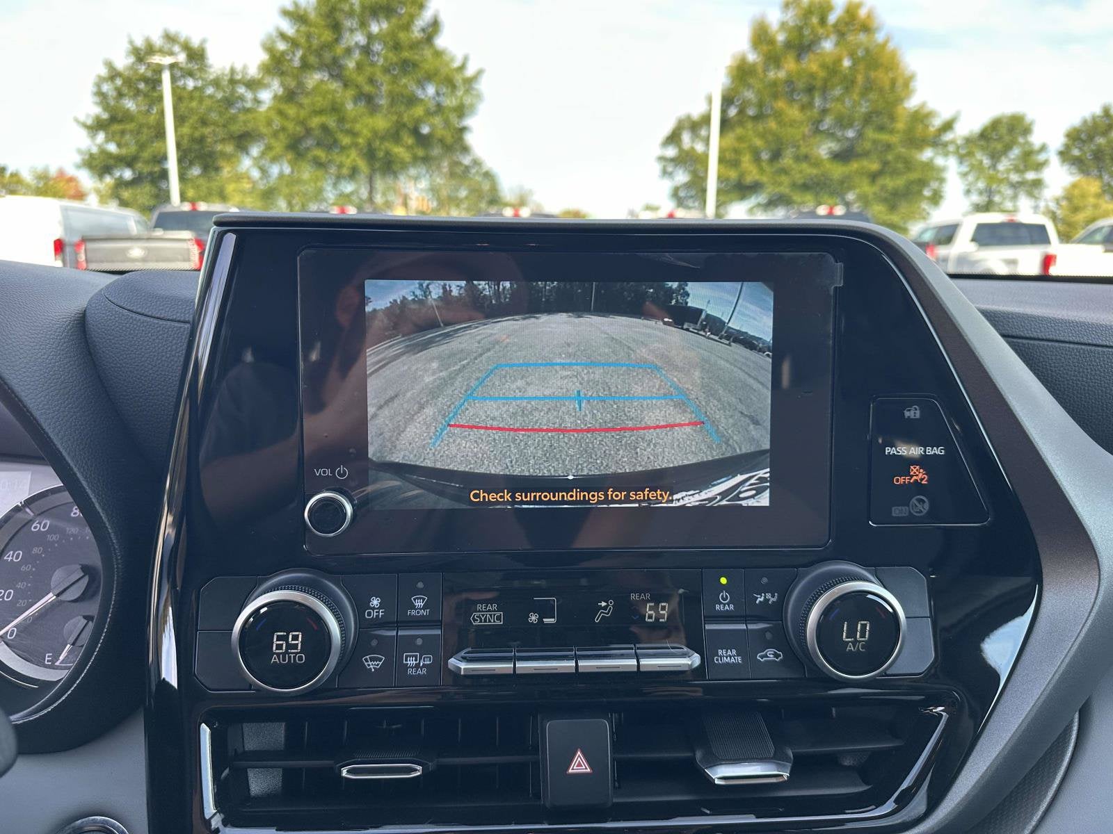 2023 Toyota Highlander Base