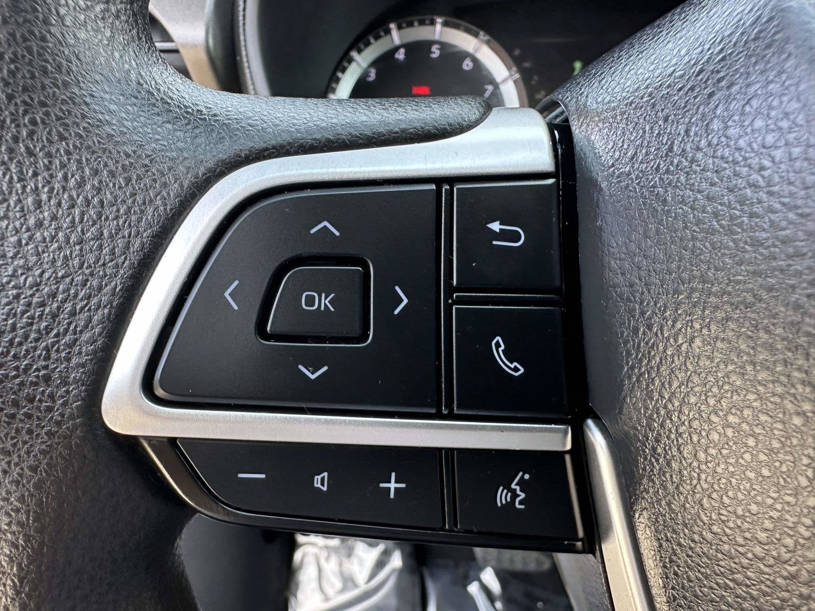 2023 Toyota Highlander Base