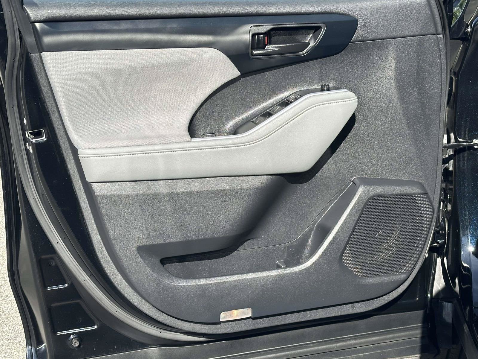 2023 Toyota Highlander Base