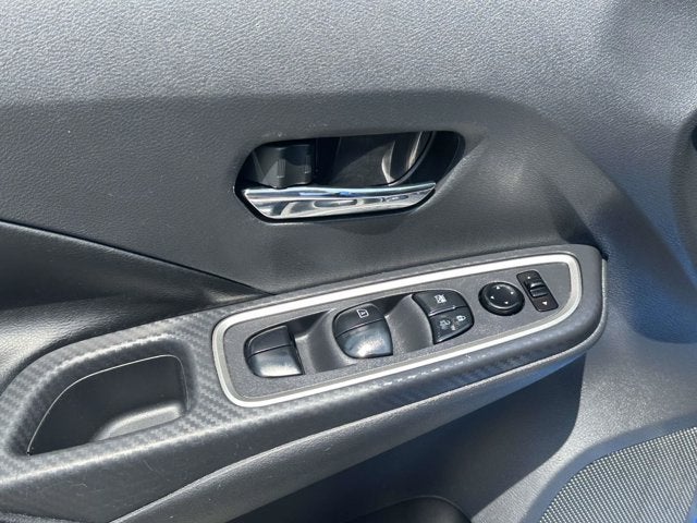 2023 Nissan Versa SR