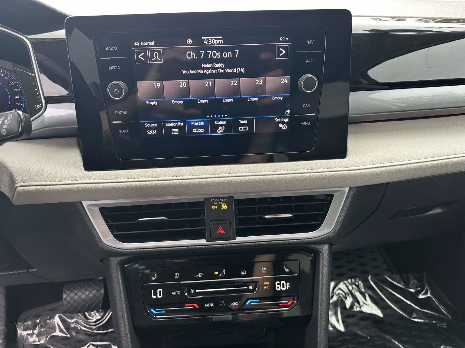 2025 Volkswagen Taos SEL - Photo 10