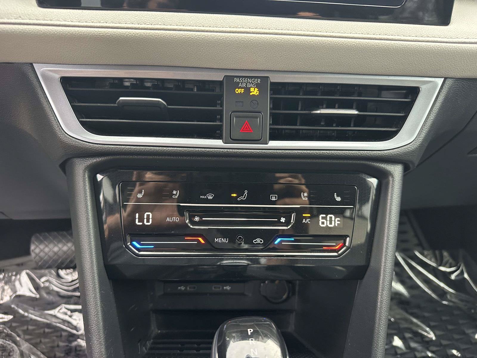 2025 Volkswagen Taos SEL - Photo 13