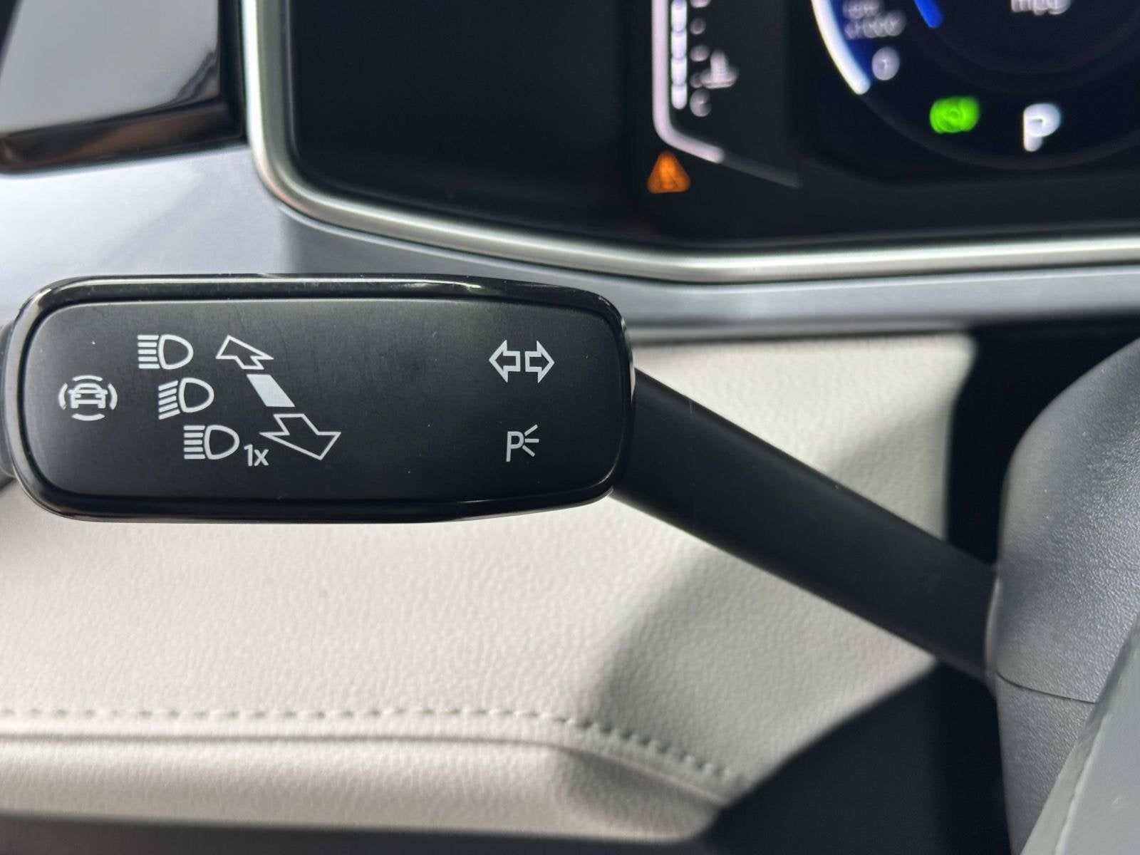 2025 Volkswagen Taos SEL - Photo 19
