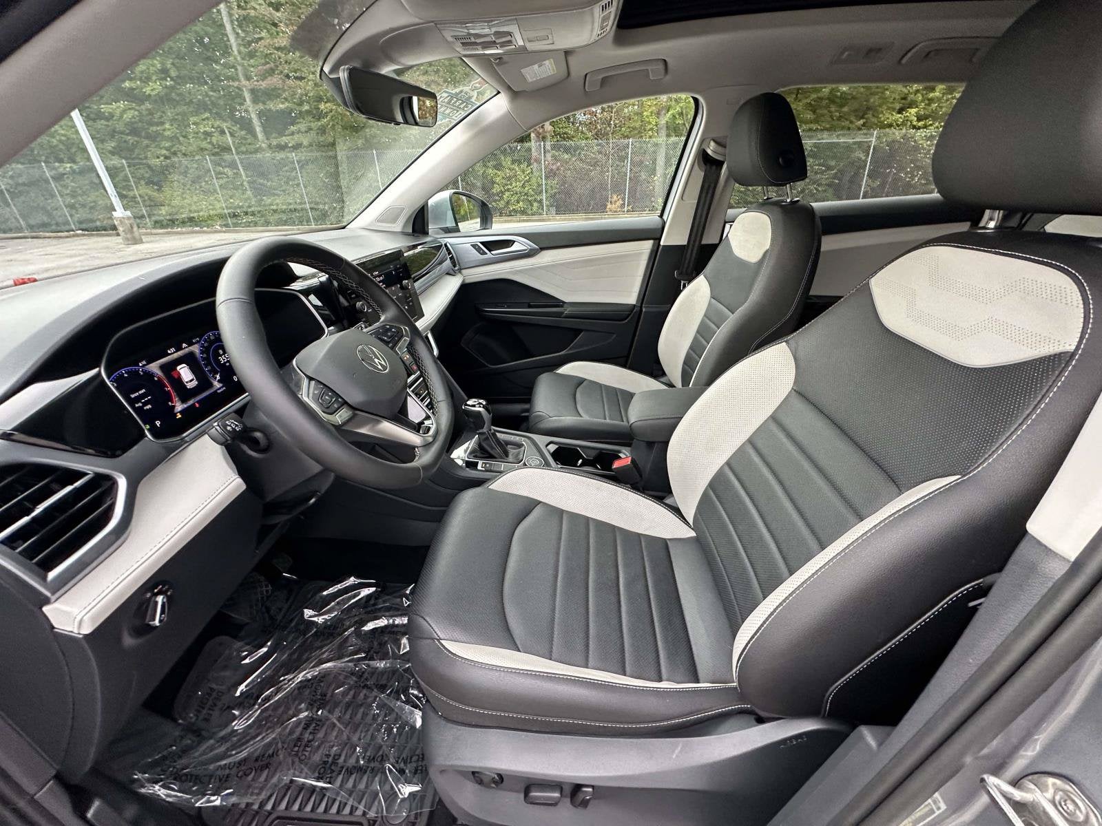 2025 Volkswagen Taos SEL - Photo 25