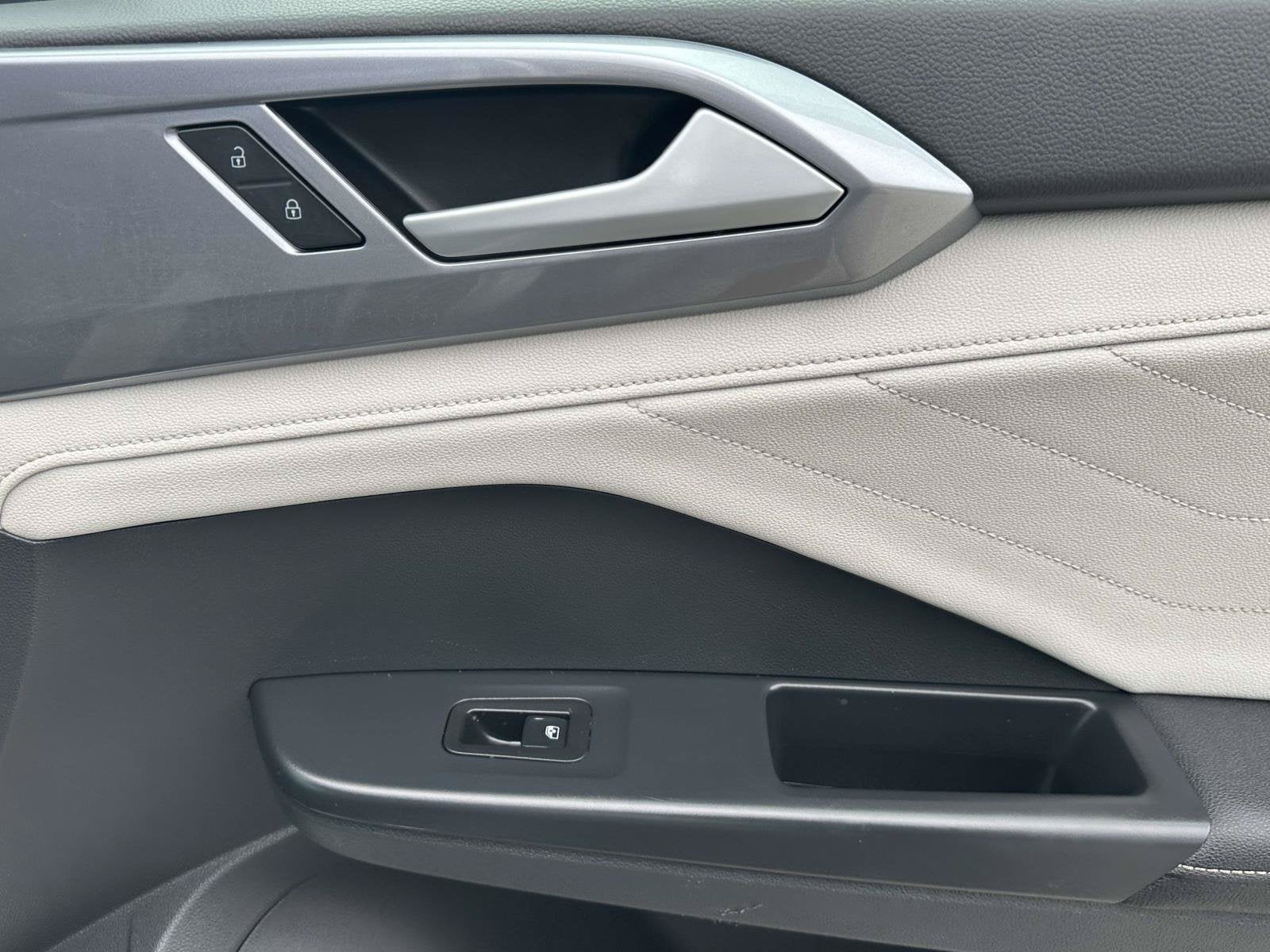 2025 Volkswagen Taos SEL - Photo 27