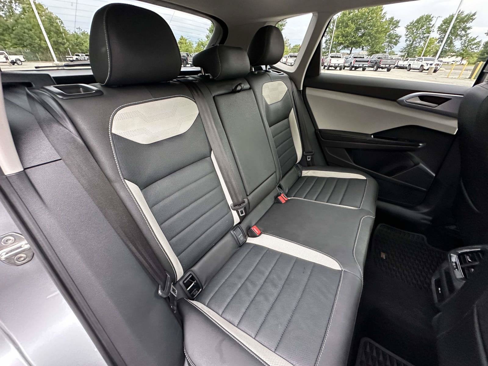 2025 Volkswagen Taos SEL - Photo 30