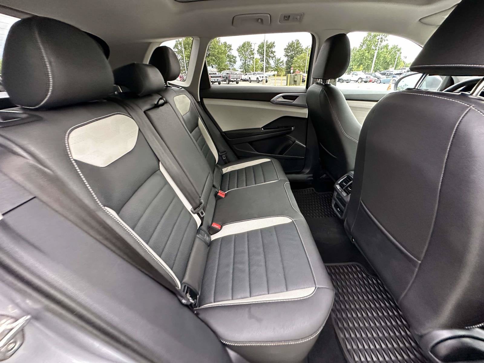 2025 Volkswagen Taos SEL - Photo 31