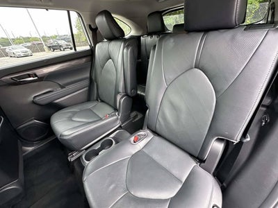 2022 Toyota Highlander Platinum