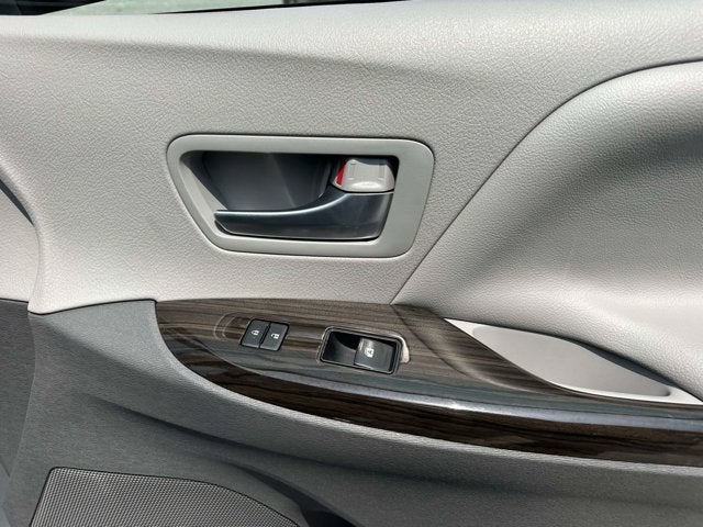 2017 Toyota Sienna Base
