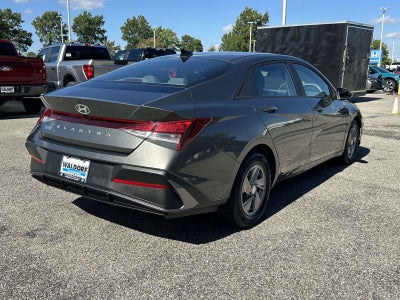 2025 Hyundai Elantra SE