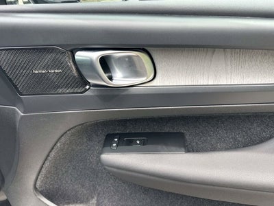 2023 Volvo XC40 Ultimate Bright Theme
