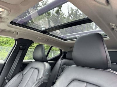 2023 Volvo XC40 Ultimate Bright Theme