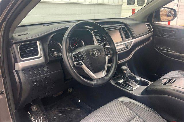 2016 Toyota HIGHLANDER LE Plus