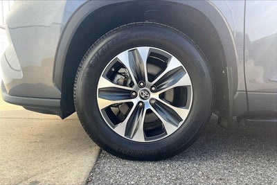 2023 Toyota Highlander Base