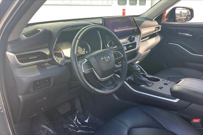 2023 Toyota Highlander Base