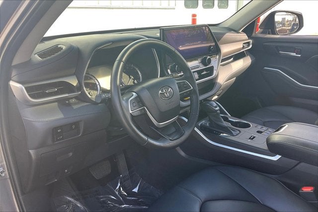 2023 Toyota Highlander Base