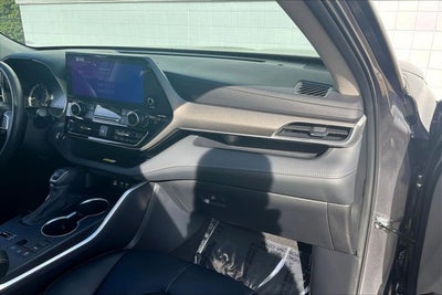 2023 Toyota Highlander Base