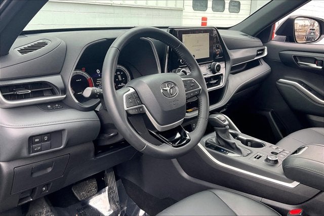 2025 Toyota Highlander Base