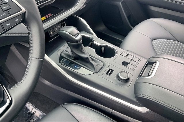 2025 Toyota Highlander Base