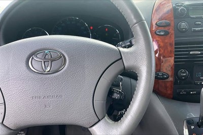 2010 Toyota SIENNA XLE