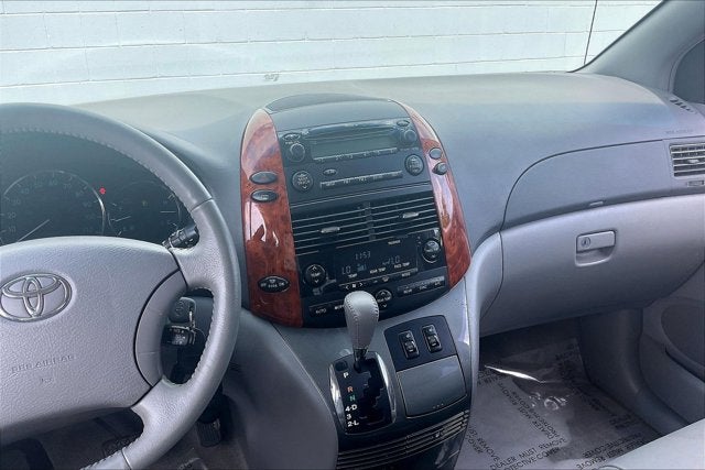 2010 Toyota SIENNA XLE