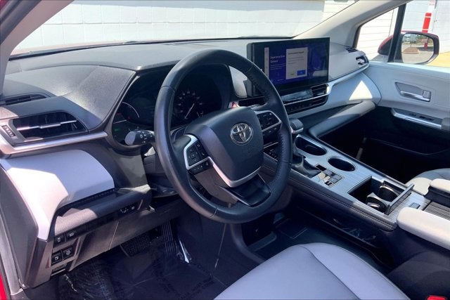2025 Toyota Sienna XLE