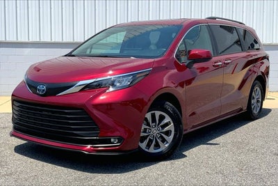 2025 Toyota Sienna XLE