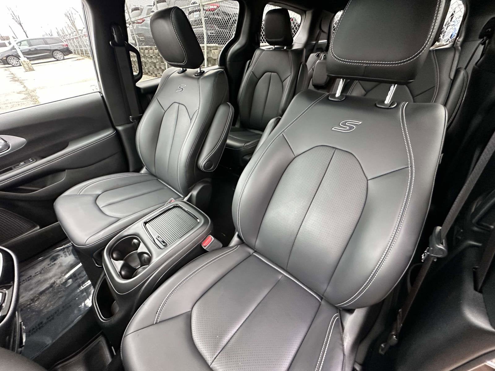 2023 Chrysler Pacifica Hybrid Touring L