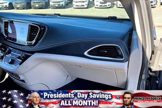 2023 Chrysler Pacifica Hybrid Touring L